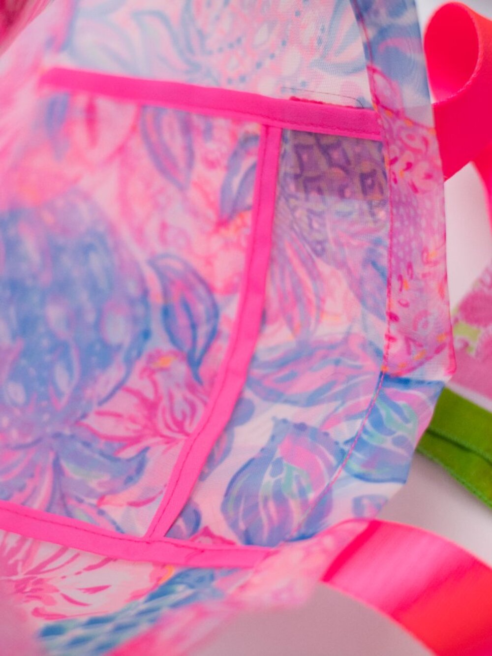 Lilly Pulitzer Tote & Breast Cancer Scarf Bundle + NWT Estee Lauder Cosmetic Bag - Picture 6 of 8